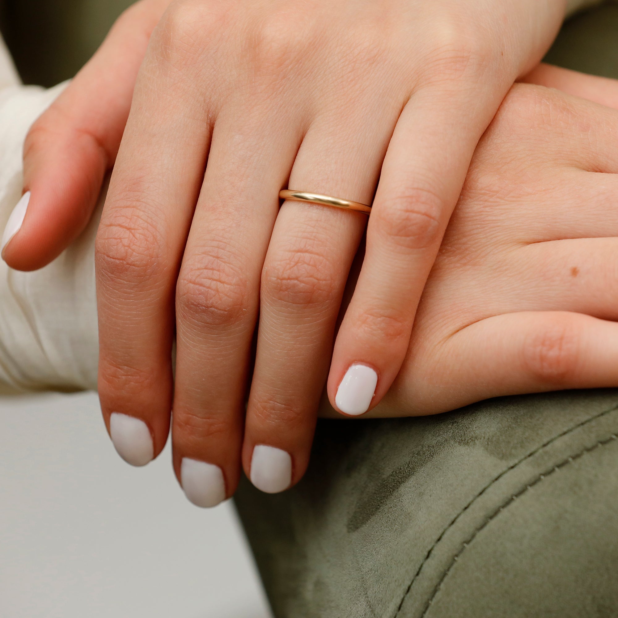 Graceful Circle Band Ring