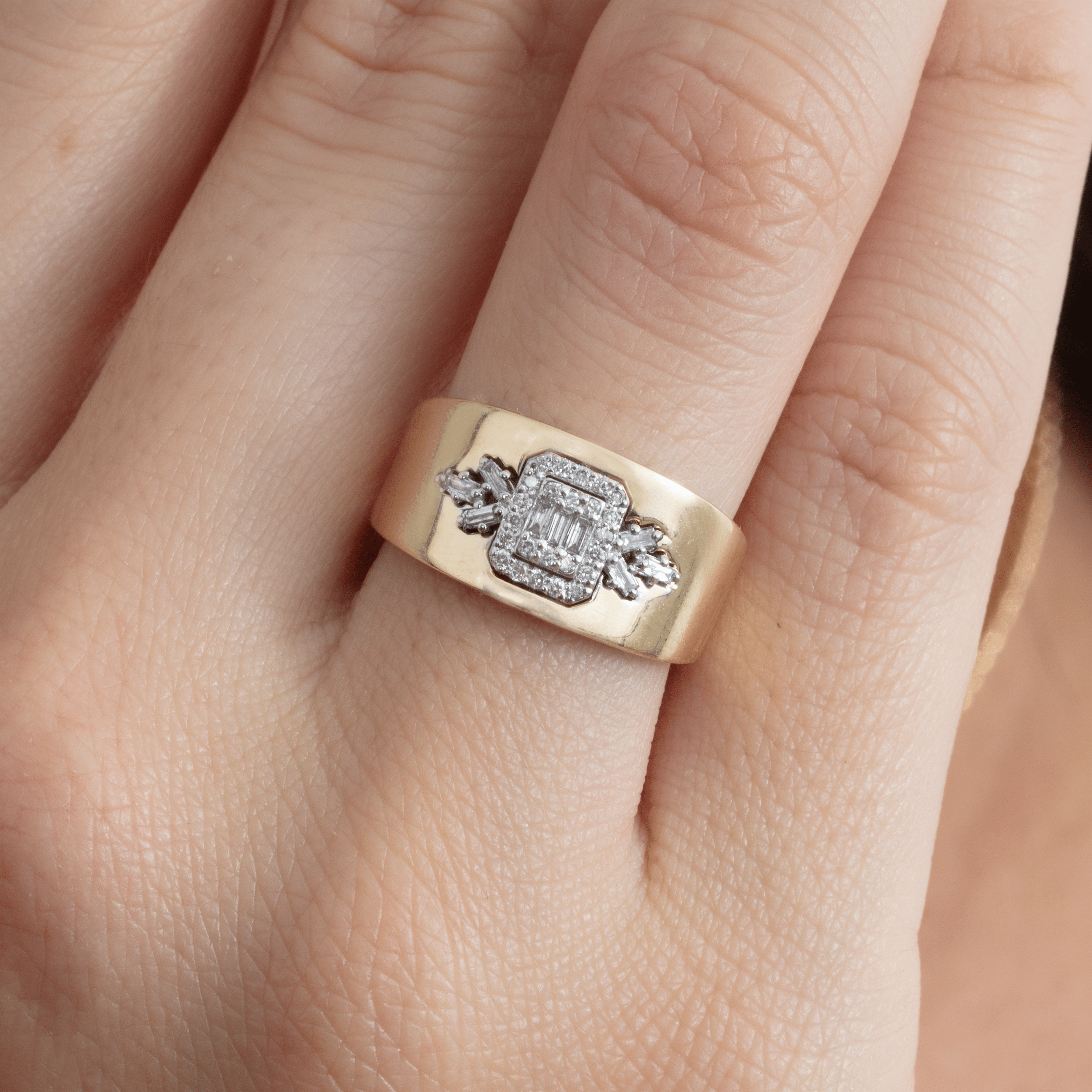 Sophistique Baguette Ring