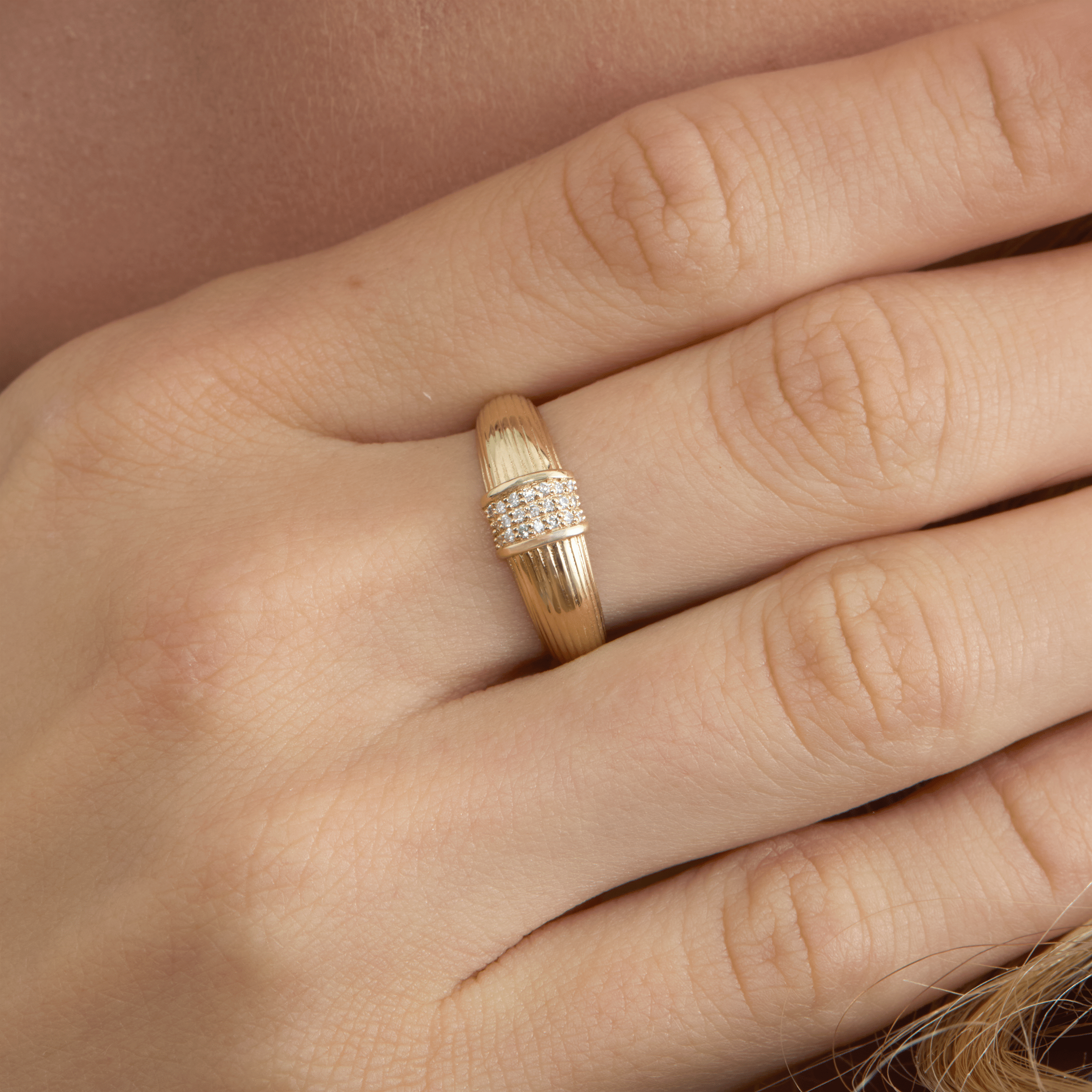 Retro Diamond Bar Ring
