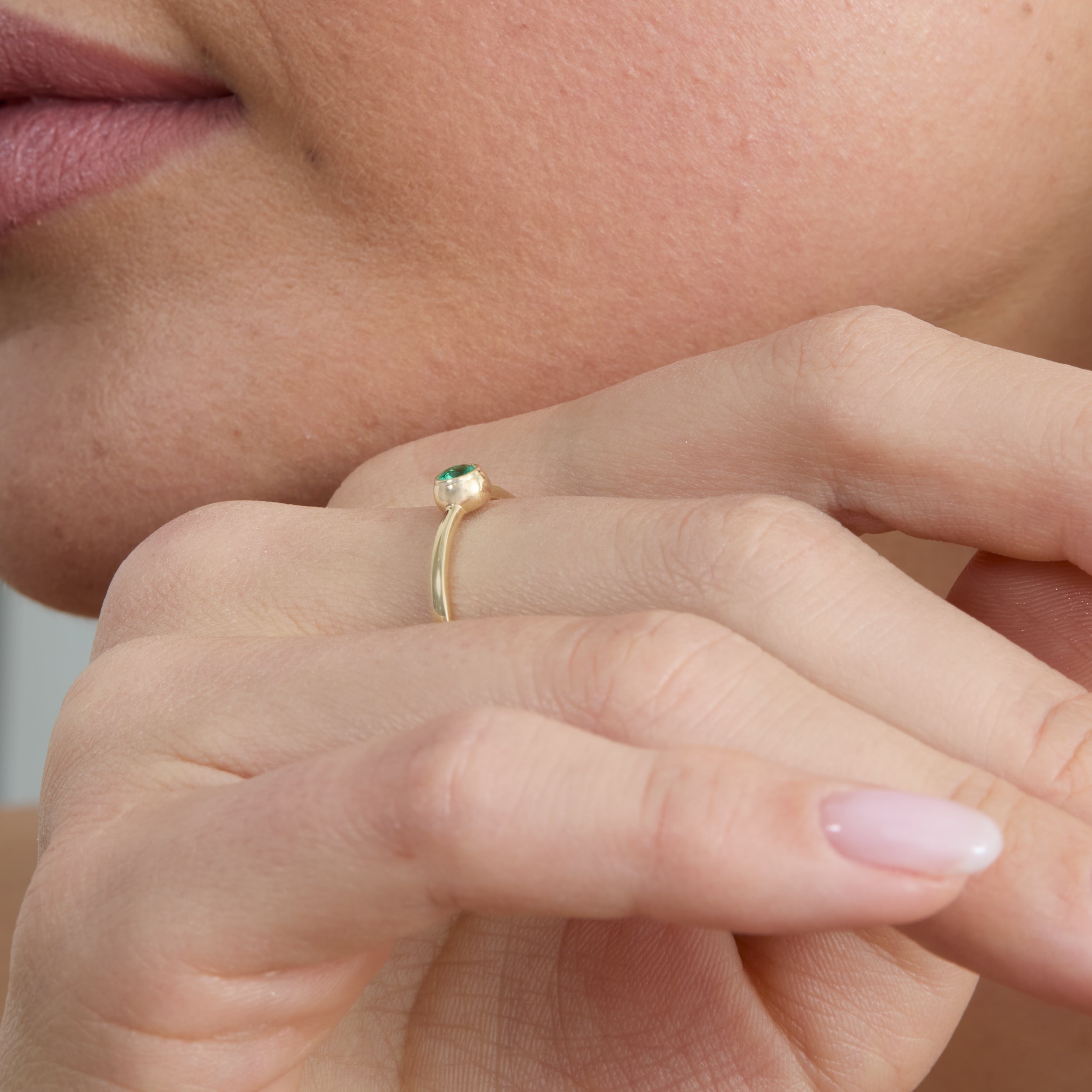 Graceful Emerald Ring