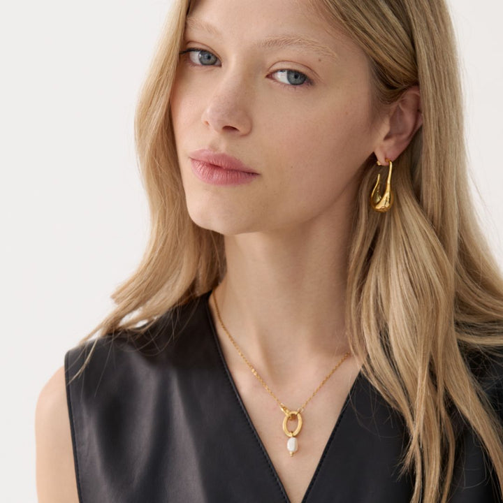 Gardenia Interlocking Pearl Necklace - Jewel Edition