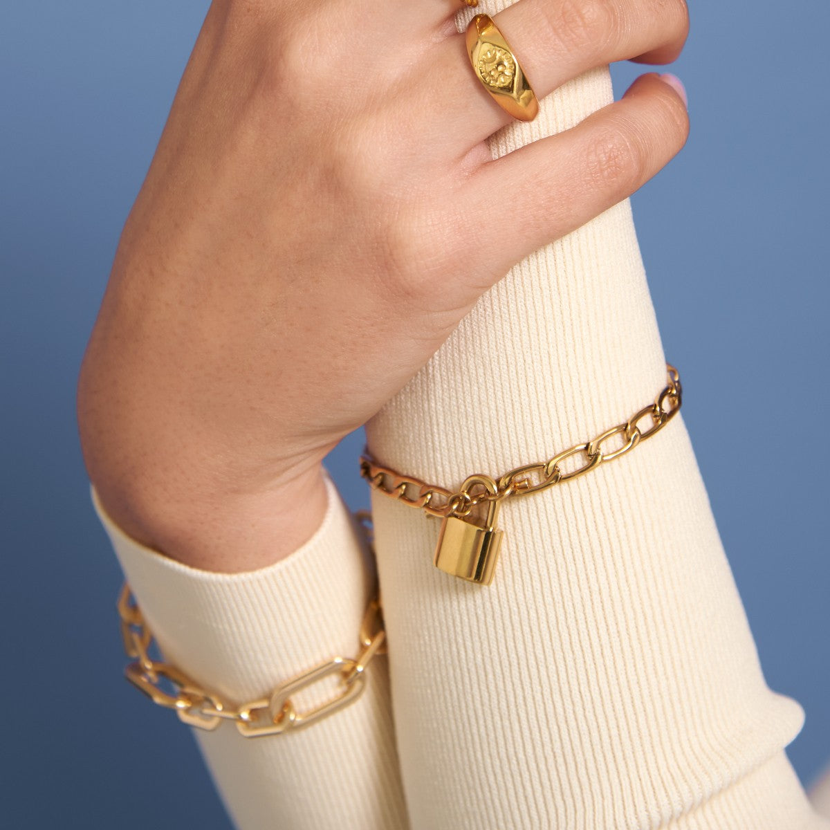 Golden Pina Bracelet Dive into Style - Jewel Edition