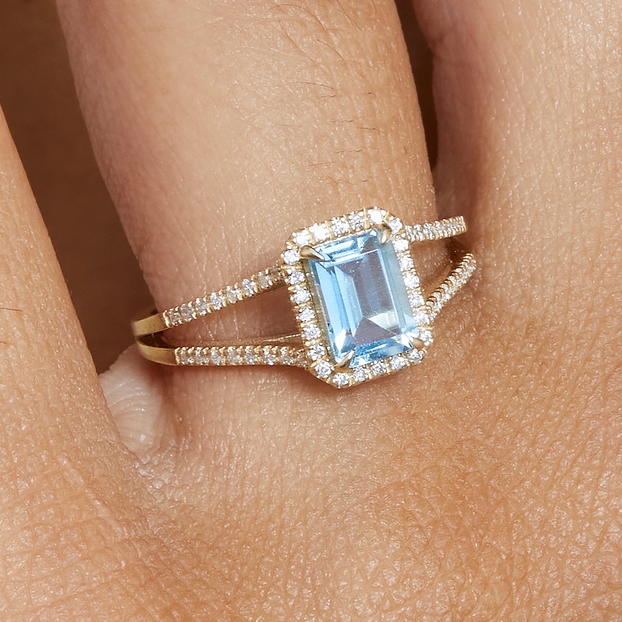Diamond Blue Topaz Sparkle Ring