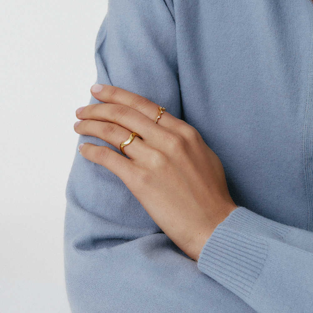 Modern Ring Inspired by the Movement of the Sea - Jewel Edition