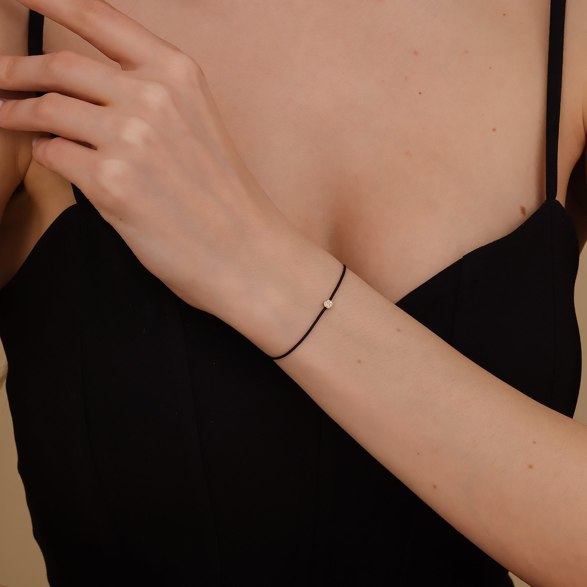 Sparkling Disc Thread Bracelet
