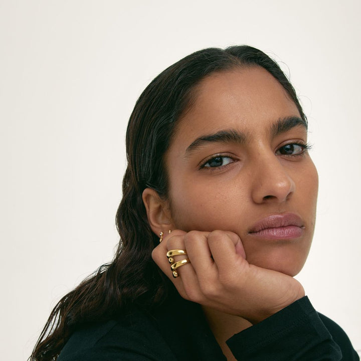 Amara's Elegance: An Enchanting Ring - Jewel Edition