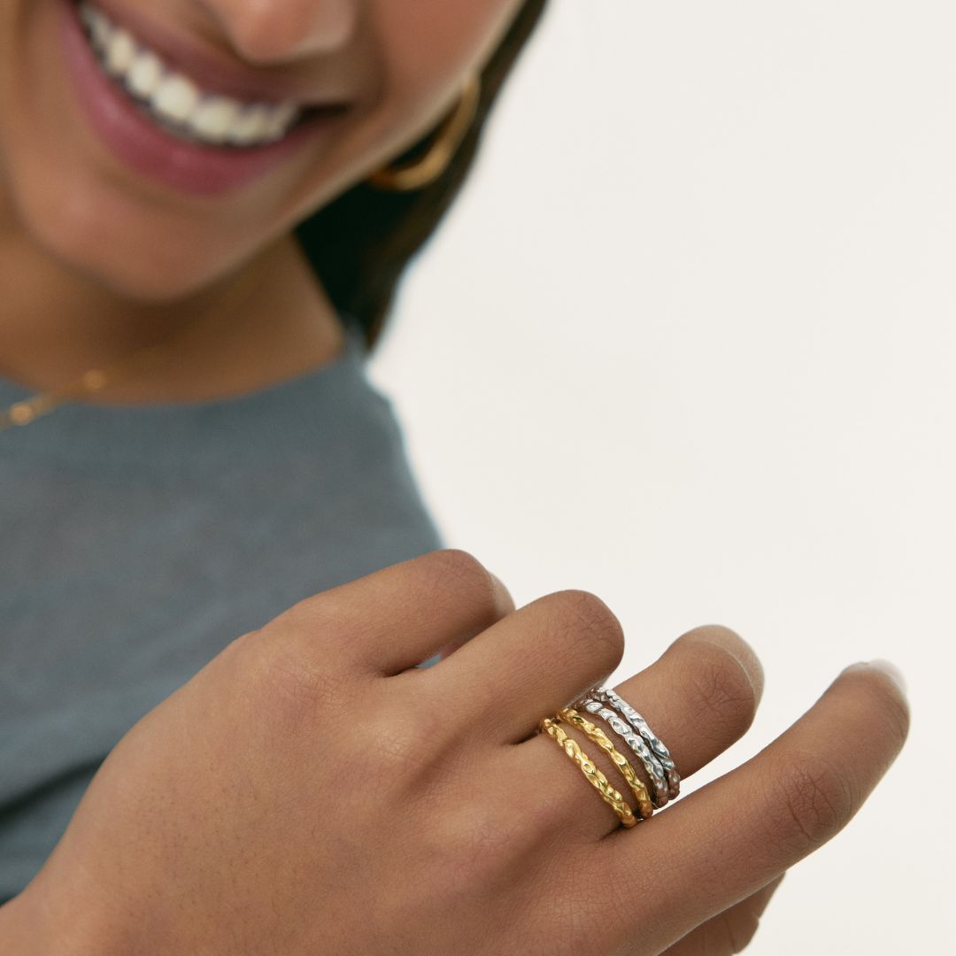 Raíz: Textured Minimalist Ring - Jewel Edition