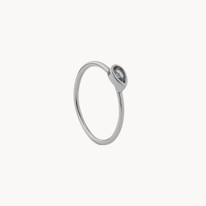 Elegant Teardrop Ring in 18kt Gold-Plated Sterling Silver - Jewel Edition