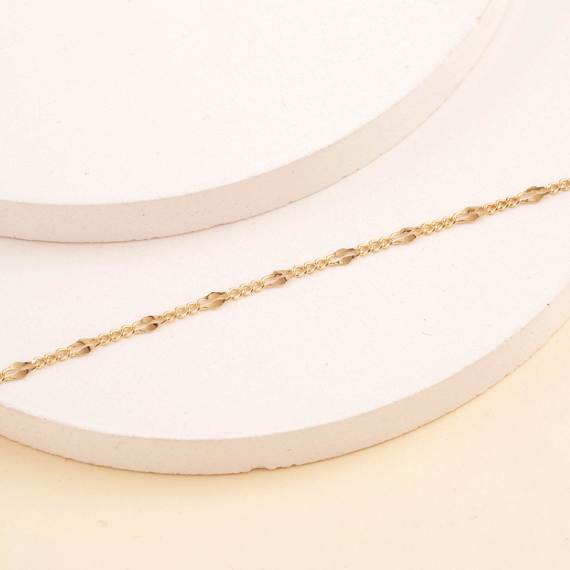 Subtle Gleam Chain Bracelet