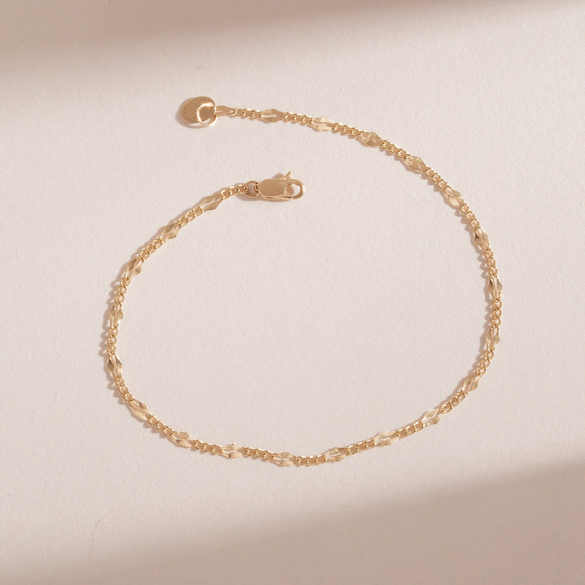 Subtle Gleam Chain Bracelet