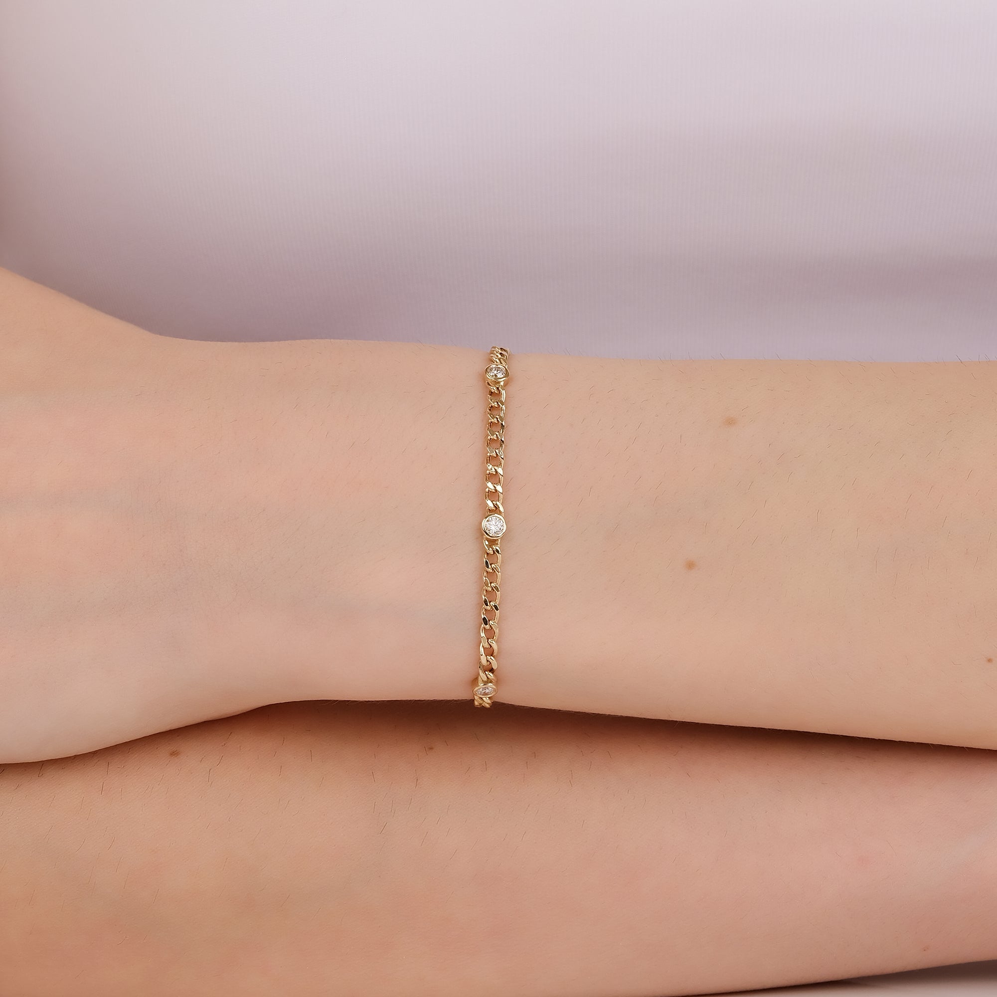 Gleaming Diamond Thread Bracelet