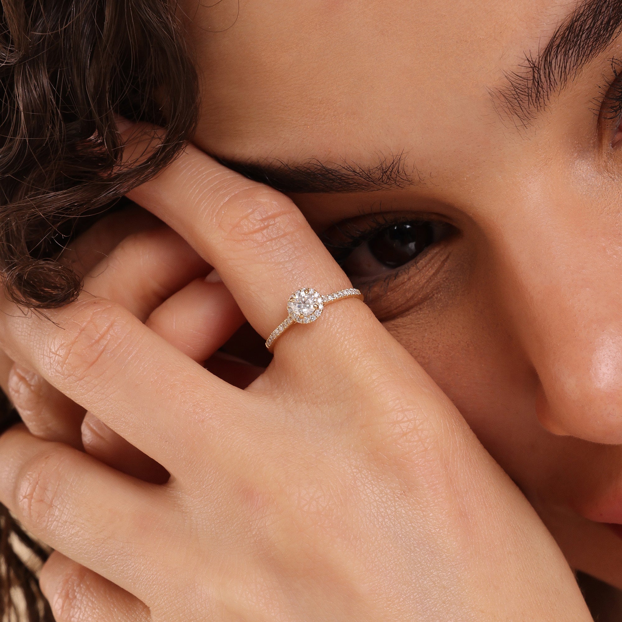 Divine Halo Round Diamond Ring