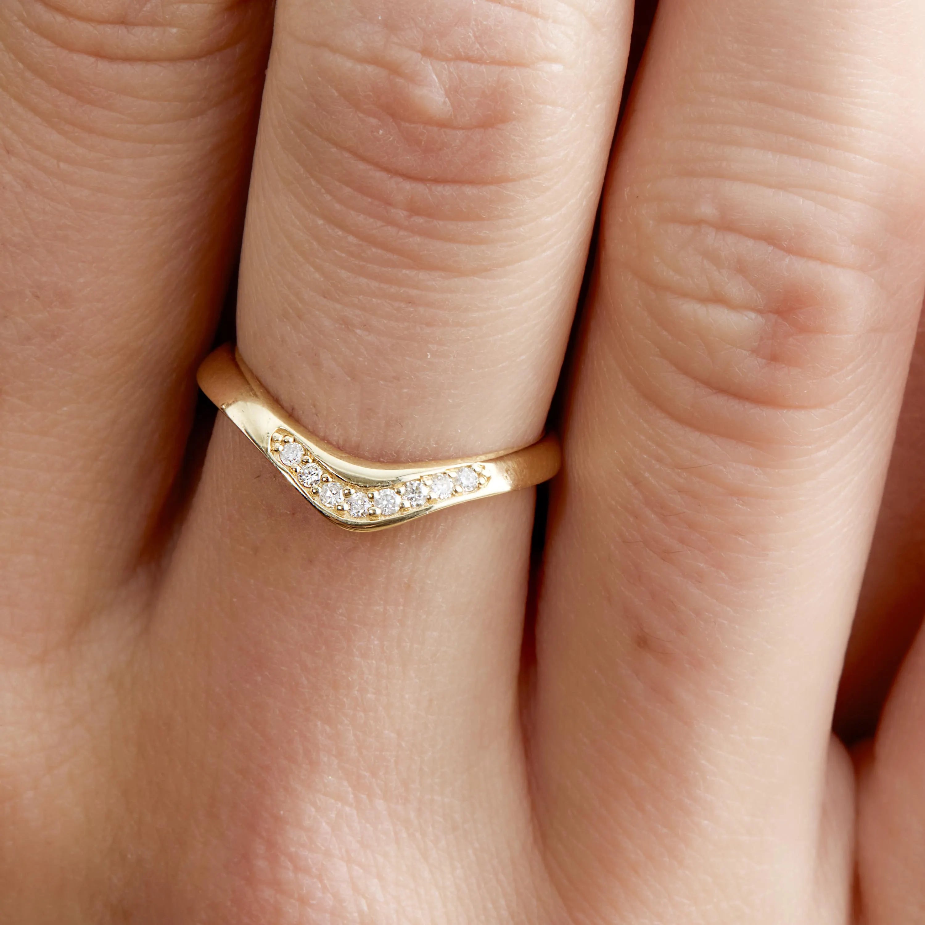 Modern Chevron Round Ring