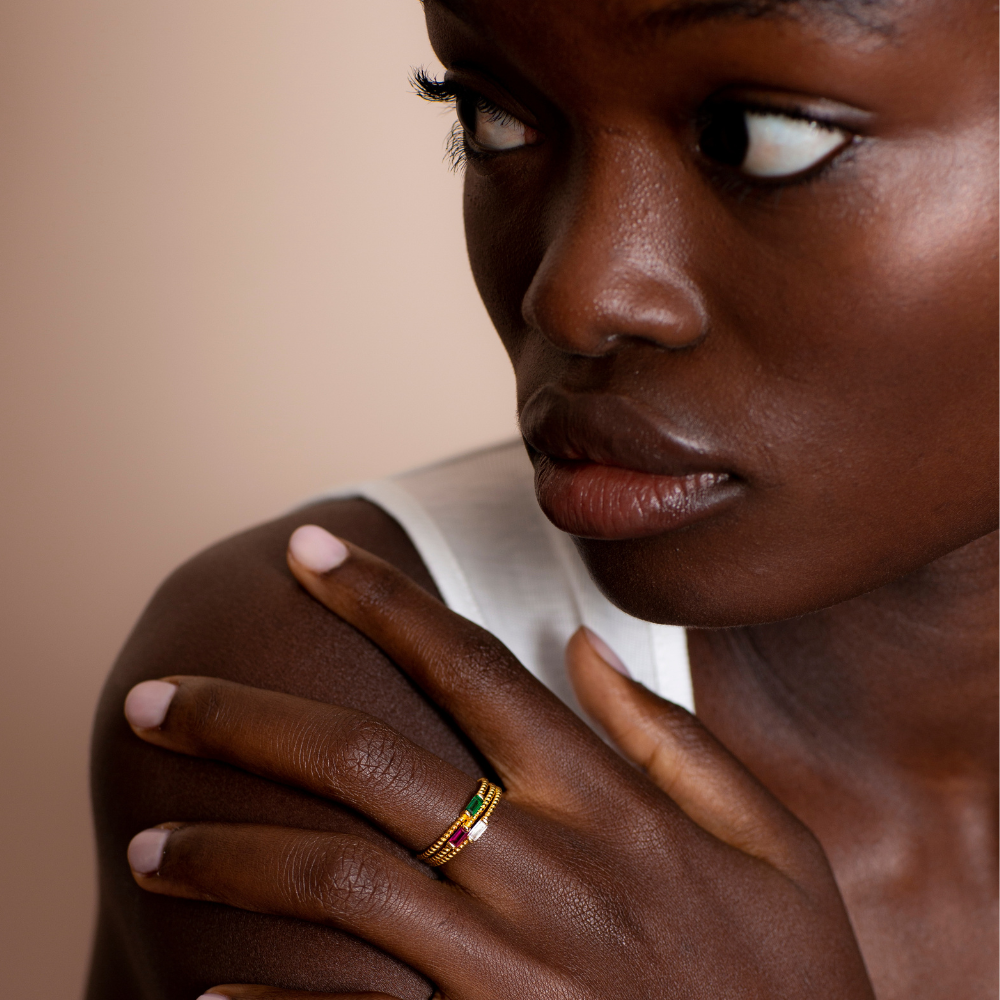 Minimalist Elegance: Sterling Silver 925 Ring with 18K Gold Plating and Green Zirconia - Jewel Edition